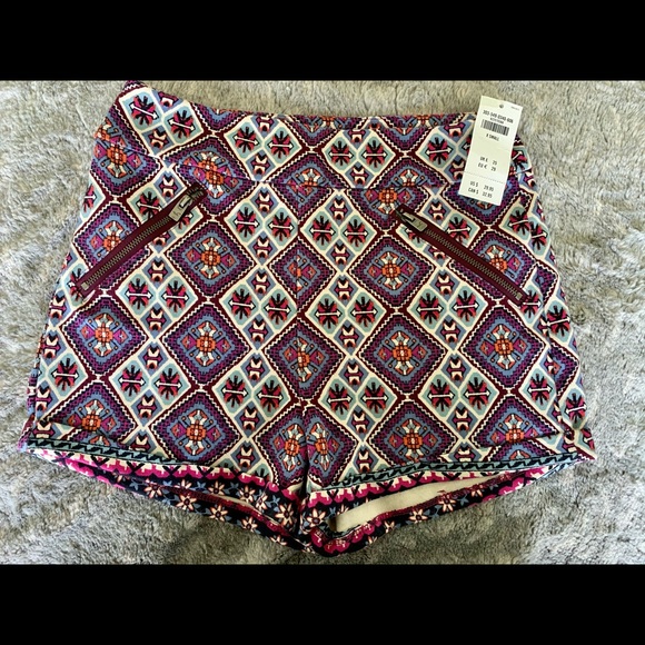 NWT Hollister patterned shorts - Picture 1 of 2